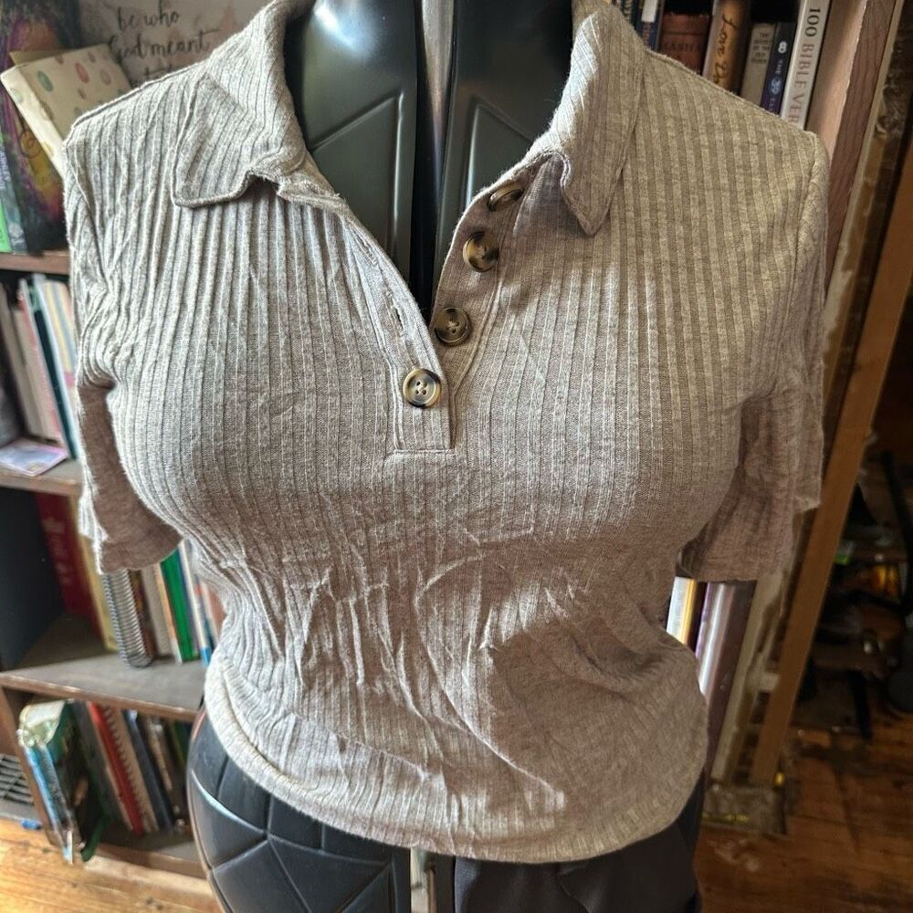 Z Supply ribbed beigecore knit  L collared polo crop top